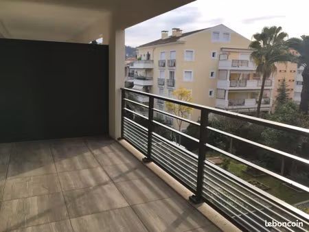 t2 récent + terrasse + parking cannes (proche lycée carnot)