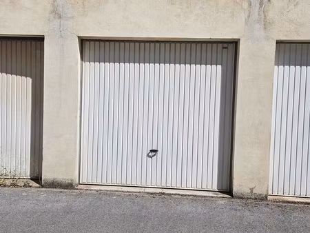 garage / box / parking fermé de 16 m2