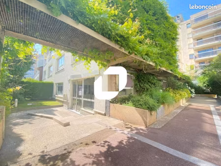 bureau 600 m²