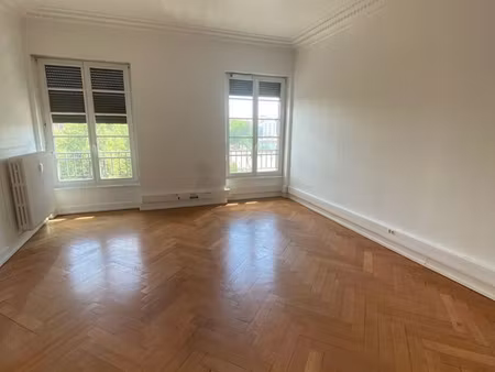 bureaux à louer 75m²