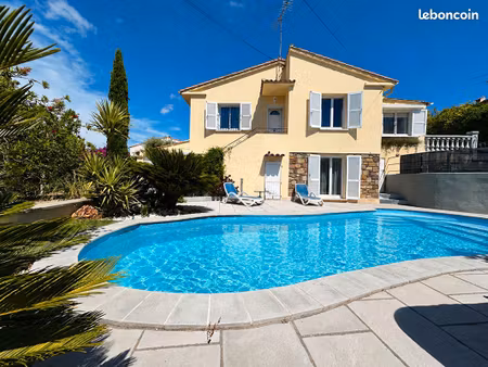 villa 7 pièces 145 m²