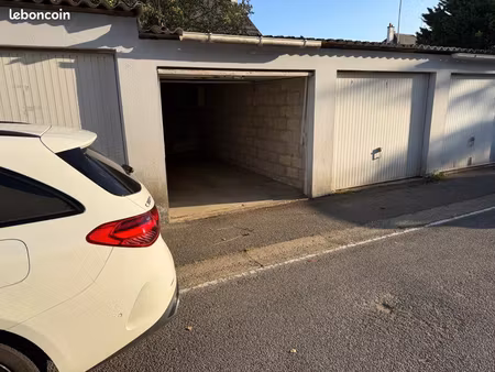 location garage parking box de stockage