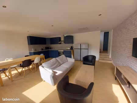 chambre dans grand appartement