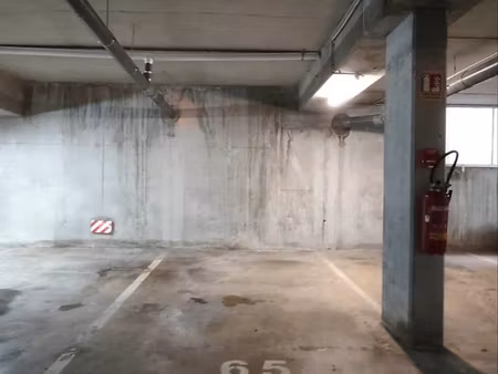 garage souterrain place parking
