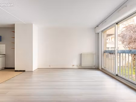 studio 1 pièce 38 m²