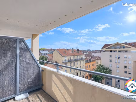 studio 1 pièce 28 m²