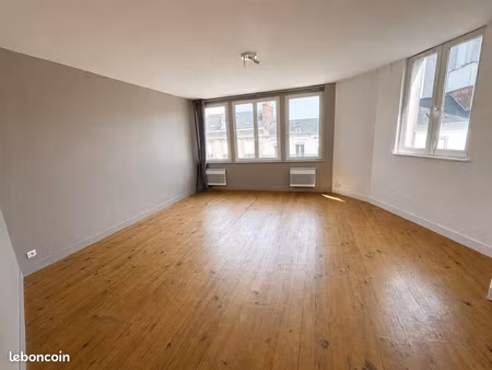 ? t1 de 29,63 m² (loi carrez) – lumineux – proche gare et tram