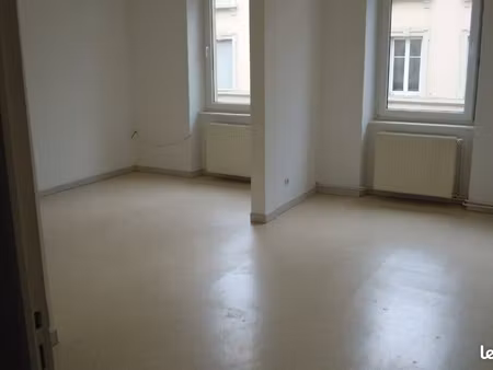 f2 1er étage rue du parc sarreguemines