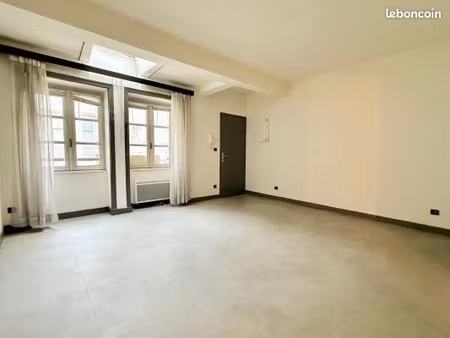 studio 1 pièce 27 m²