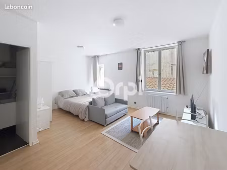studio 1 pièce 28 m²