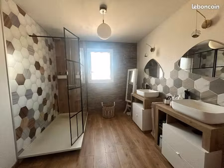 maison 3 pièces 830 m²