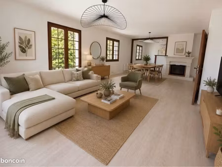 de style longère, 240m2 avec double garage, 5ch, 3 salle de bain,