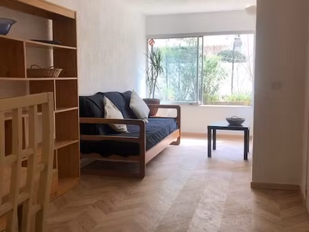 super situation cœur de montpellier, polygone, f3 meublé rénové