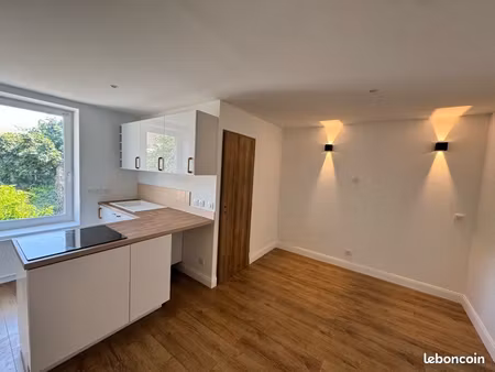 t2 meublé 45 m² – grande chambre 18 m² – courée calme – 720 cc – dispo 15 juillet