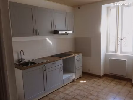 loue appart 102 m2 à besseges