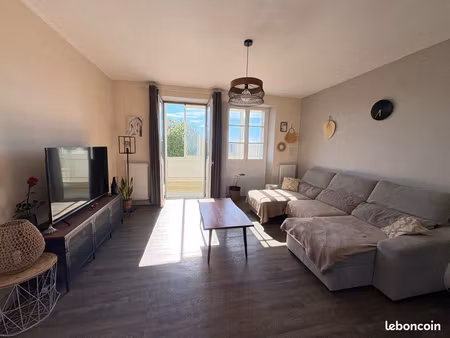 appartement traversant 60 m² secteur ponetie aurillac – 2 chambres + bureau – 2 balcons – 