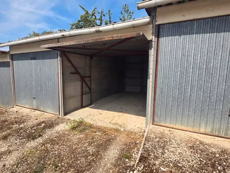 auxerre – garage fermé à louer – 51 /mois charges comprises