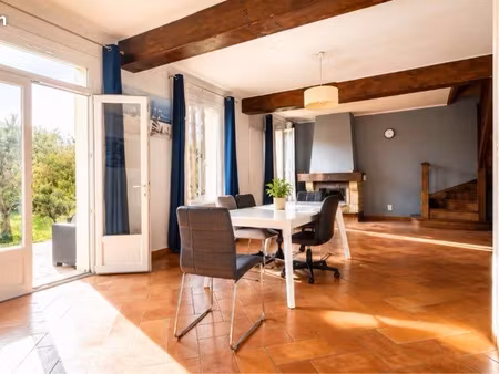 grande maison familiale de près de 200 m² avec dépendance et grand jardin sur une parcelle