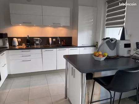 appartement f3, 75m2, cuisine équipée, grande terrasse sud, jardin 100m2, grand garage et 