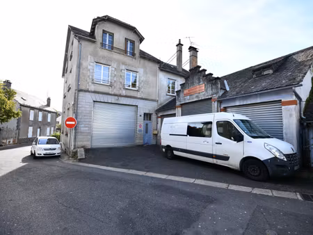 maison d'habitation et entrepôts de stockage - 229 m2