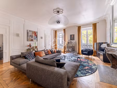 appartement t5 de 230 m² – vue saône, beaux volumes et expos