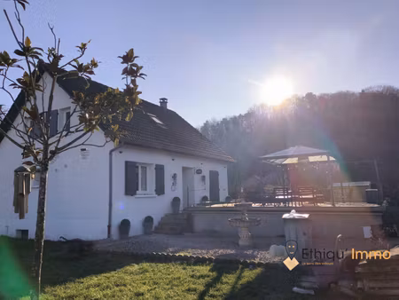 maison familiale avec sous-sol et jardin