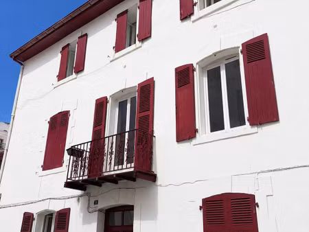 une pièce avec terrasse
