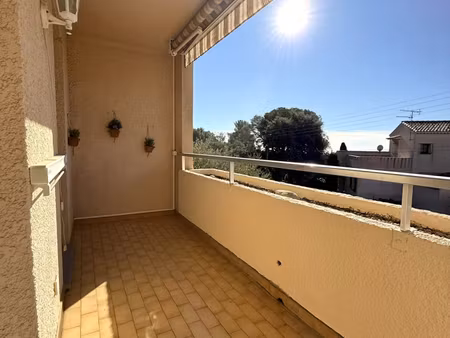 appartement t4 vue mer au calme piscine, garage box, et cave