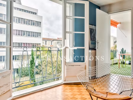 t3 traversant de 82,60 m2 avec terrasse, balcon