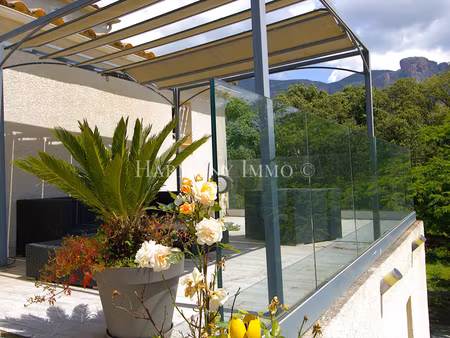 très jolie villa avec piscine & vue dégagée sur le mont gozzi.