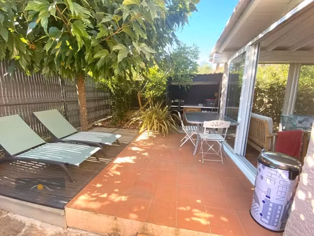 charmante villa avec couloir de nage et jacuzzi