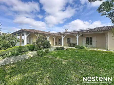 a vendre maison à preignan centre, piscine intérieure, jardin , garage