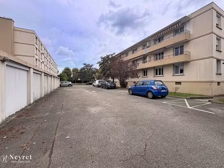 appartement entresol bron résidence arborée et sécurisée