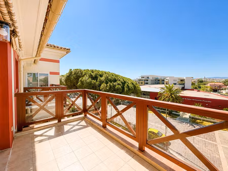 port fréjus duplex avec terrasse, garage et vue dégagée