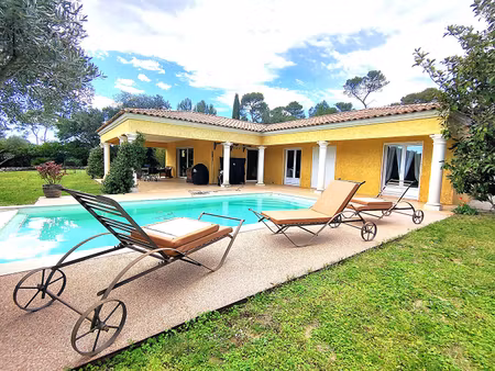 flassans sur issole: maison type 4 avec piscine et garage sur 1648m² de terrain