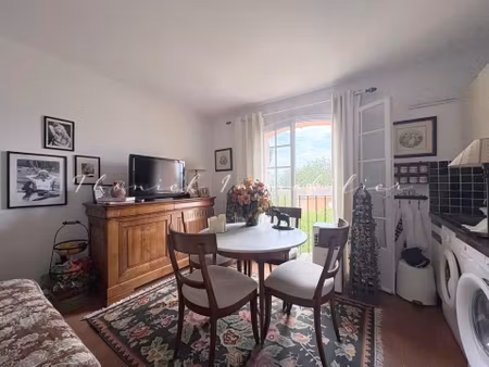 à vendre à grimaud studio dans résidence avec piscine