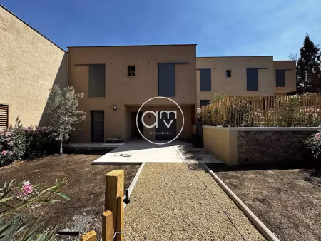 location villa 5 pièces 103.53 m² à toulon (83000), 2 110 €