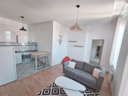 location appartement 2 pièces à libourne (33500), 680 €