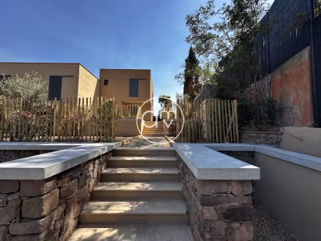 location villa 4 pièces 98.72 m² à toulon (83000), 2 110 €