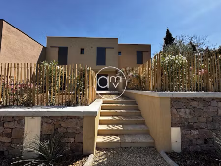 location villa 4 pièces 103.53 m² à toulon (83000), 2 110 €