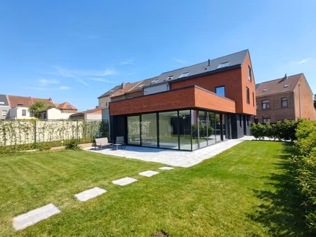 quartier chenois , centre, magnifique maison 5 ch. + garage