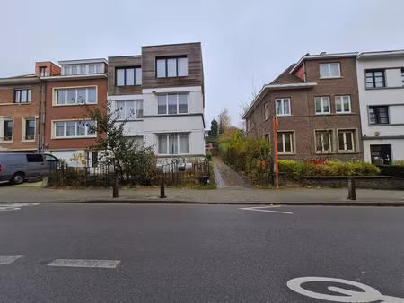 sympathique rez-de-chaussée, 2 chambres, terrasse et jardin