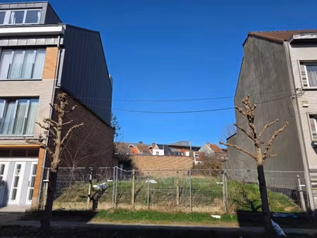 beau terrain à bâtir de 460 m² - largeur façade de 12,50 m