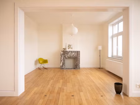chatelain: appartement de caractère, rénové, 95m², 1ch, 7è