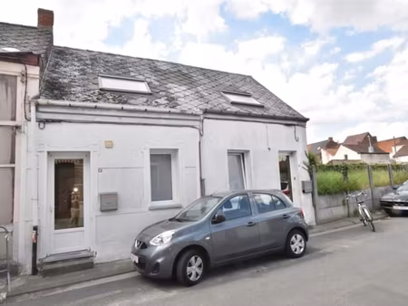 jolie petite maison2 chambre avec cour et terrasse.