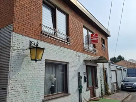 maison 3 chambres, en recul de voirie.