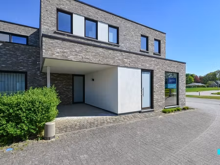 ruime en energiezuinige nieuwbouwwoning gelegen te izegem