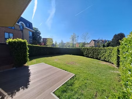 à proximité de la place dumon (métro stockel)