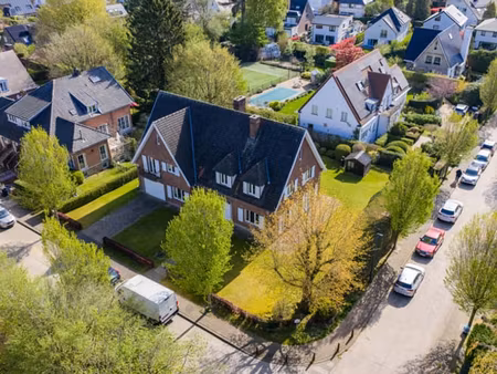 a proximité de la place dumon, villa (5ch/2sdb/1sdd)