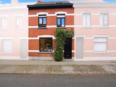 maison aux finitions magnifiques idéalement située à roulers